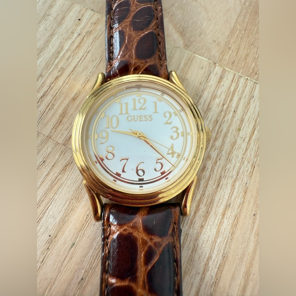 Guess ladies gold tone brown leather watch NEW BATTERY